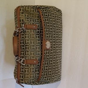 EUC. Tommy Hilfiger olive green logo barrel shaped purse.